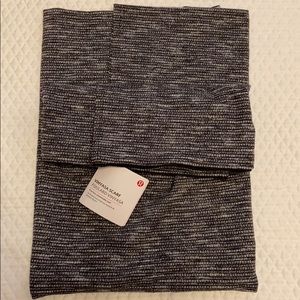 NWT Lululemon Black and White Vinyasa Scarf